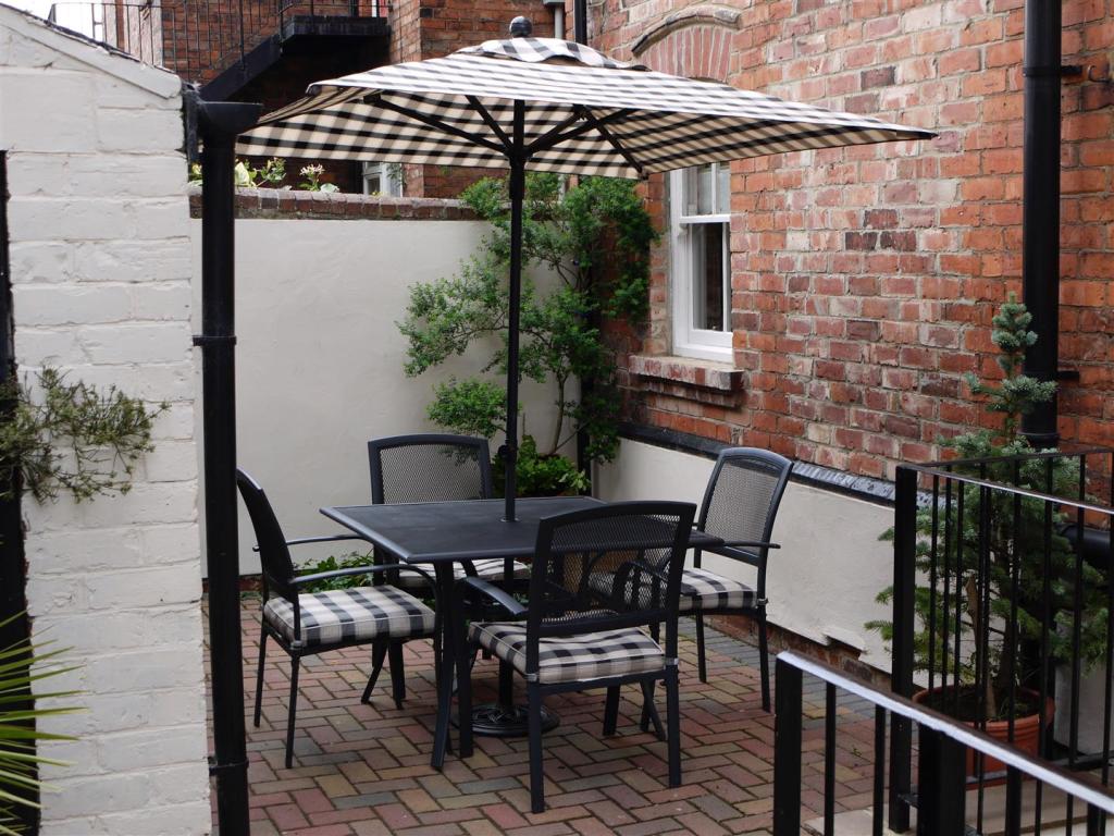 courtyard.jpg