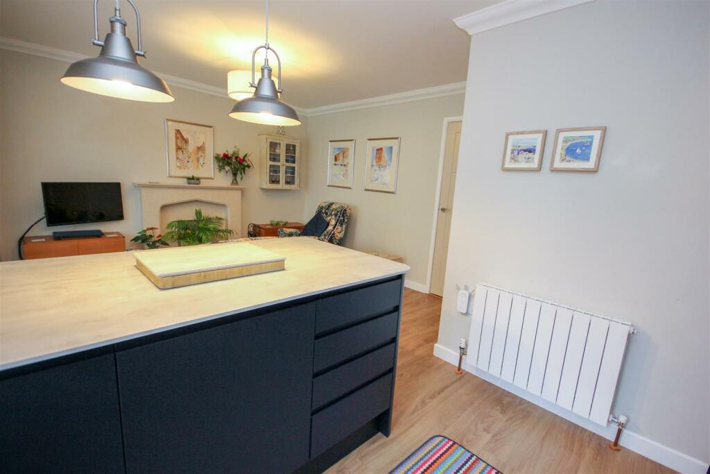 Kitchen lounge.jpg