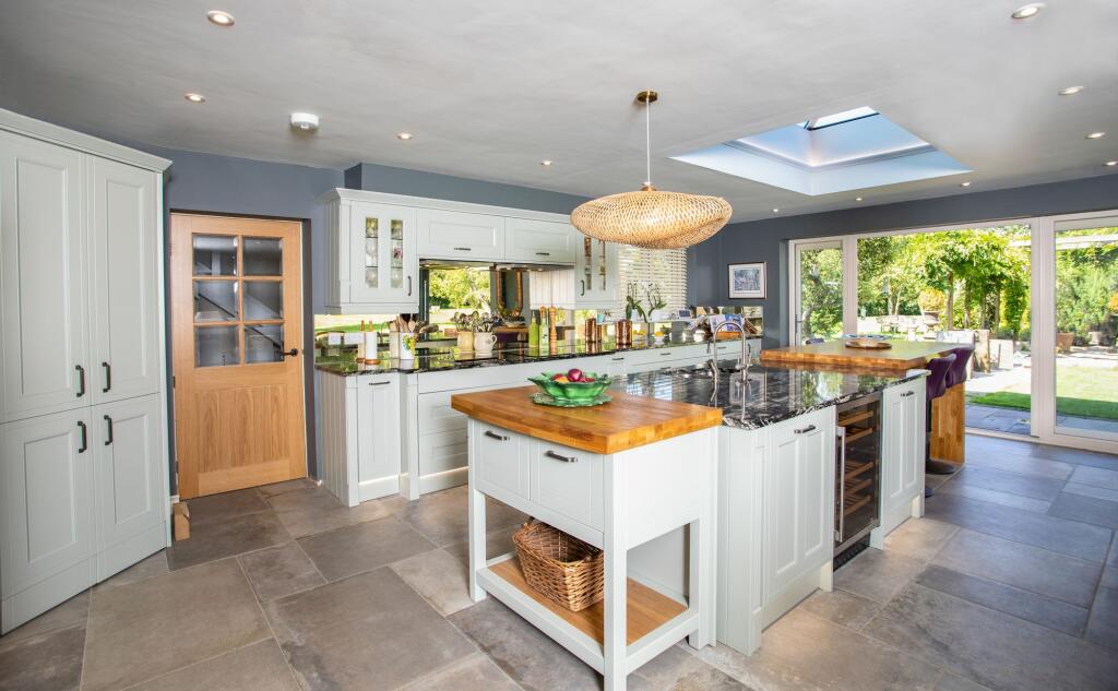 Kitchen / Living Area