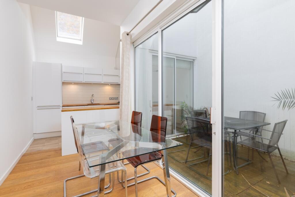 Curlew Street 26 ...