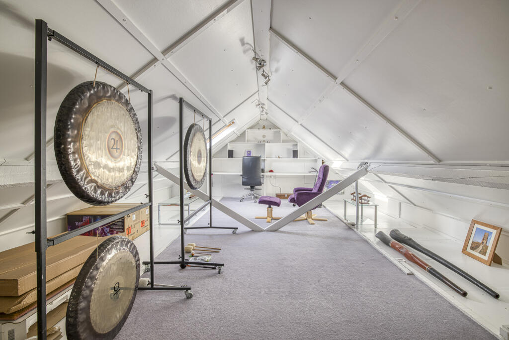 Primrose Corner, Street-25