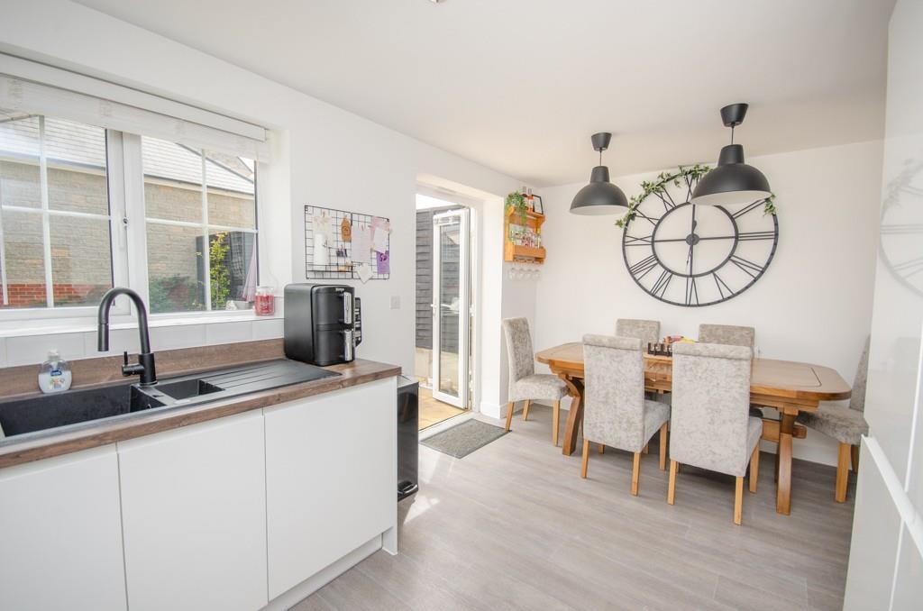 Kitchen pic 2.jpg