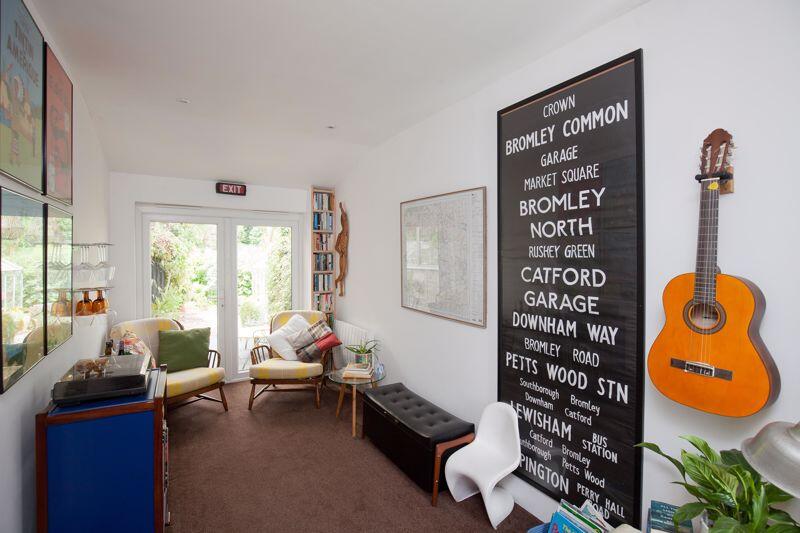 Snug/Extra Reception 