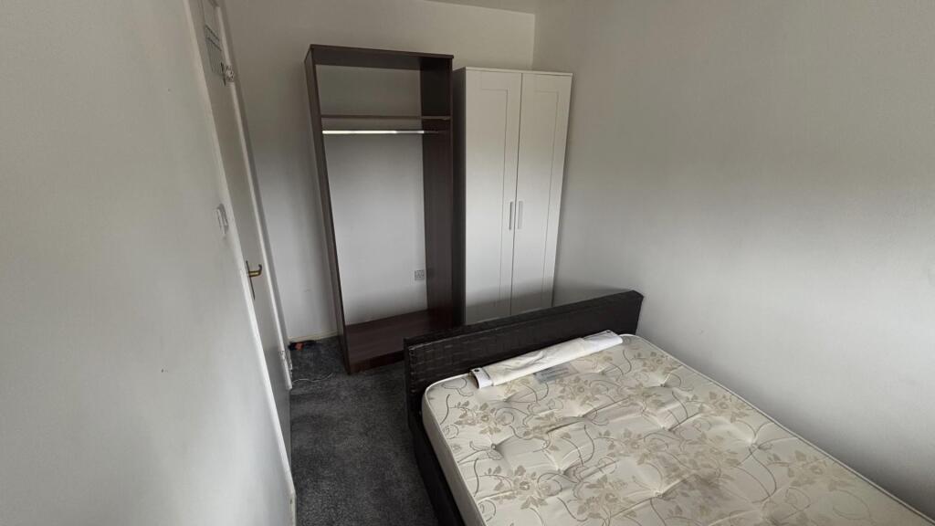 67 macdonalds close bedroom 4.jpeg