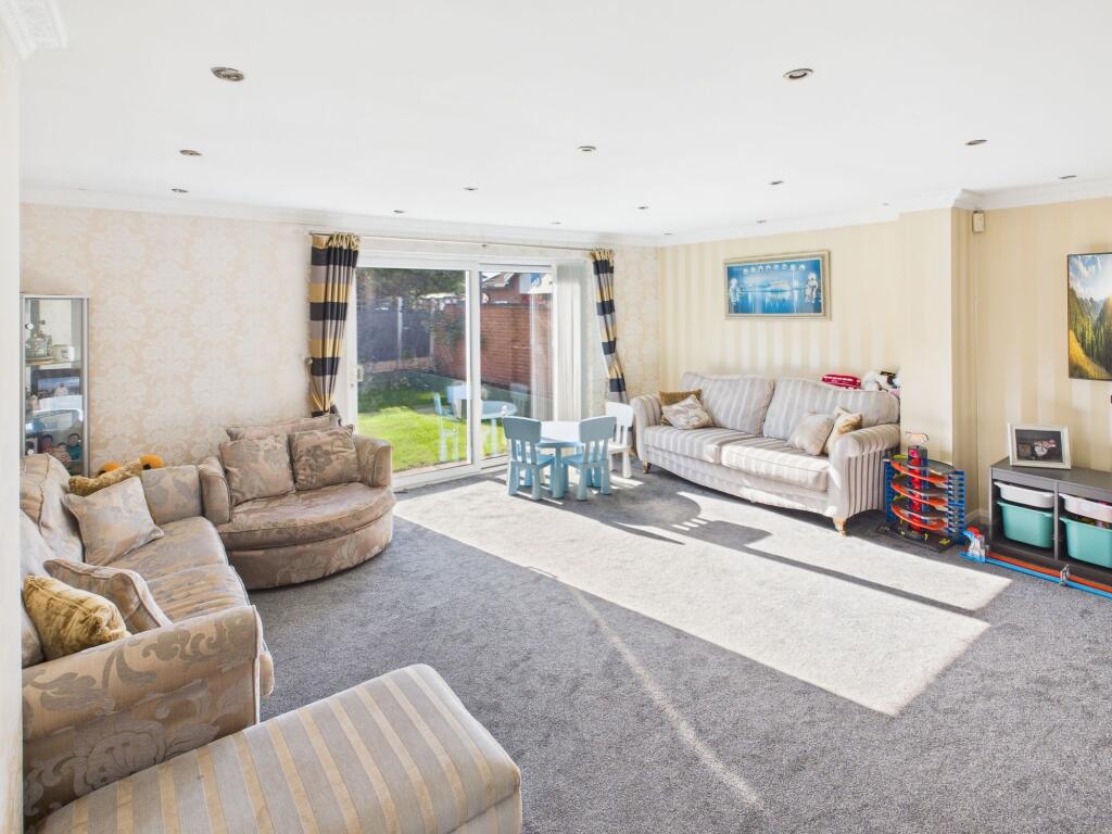 Living room/dining room