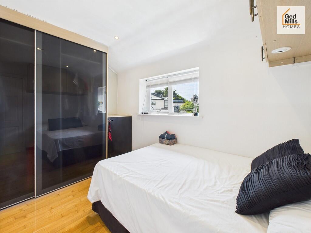 CAM04261G0-PR0054...