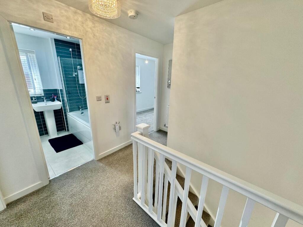 FIRST FLOOR LANDING