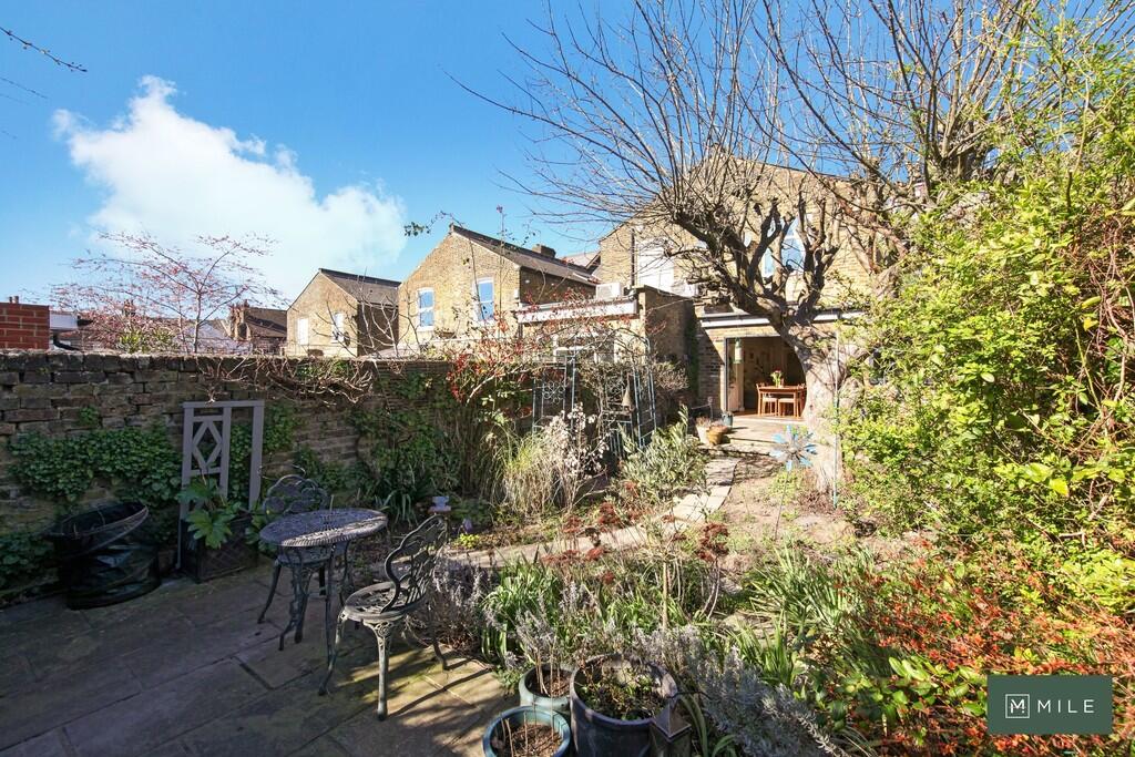 Flat A, 11 Bramst...