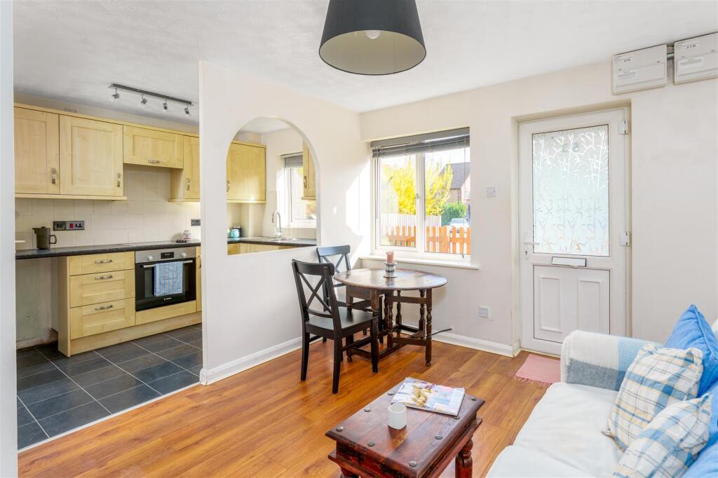 53 Broome Way, Banbury-6.jpg