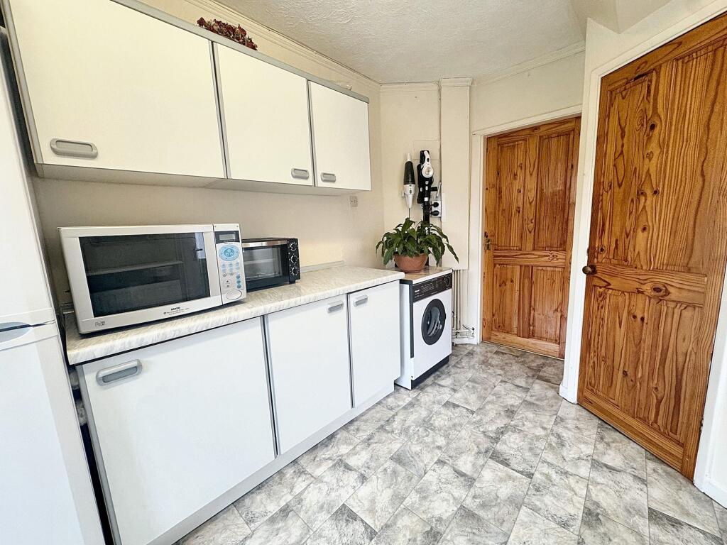 Kitchen/ Breakfast Room