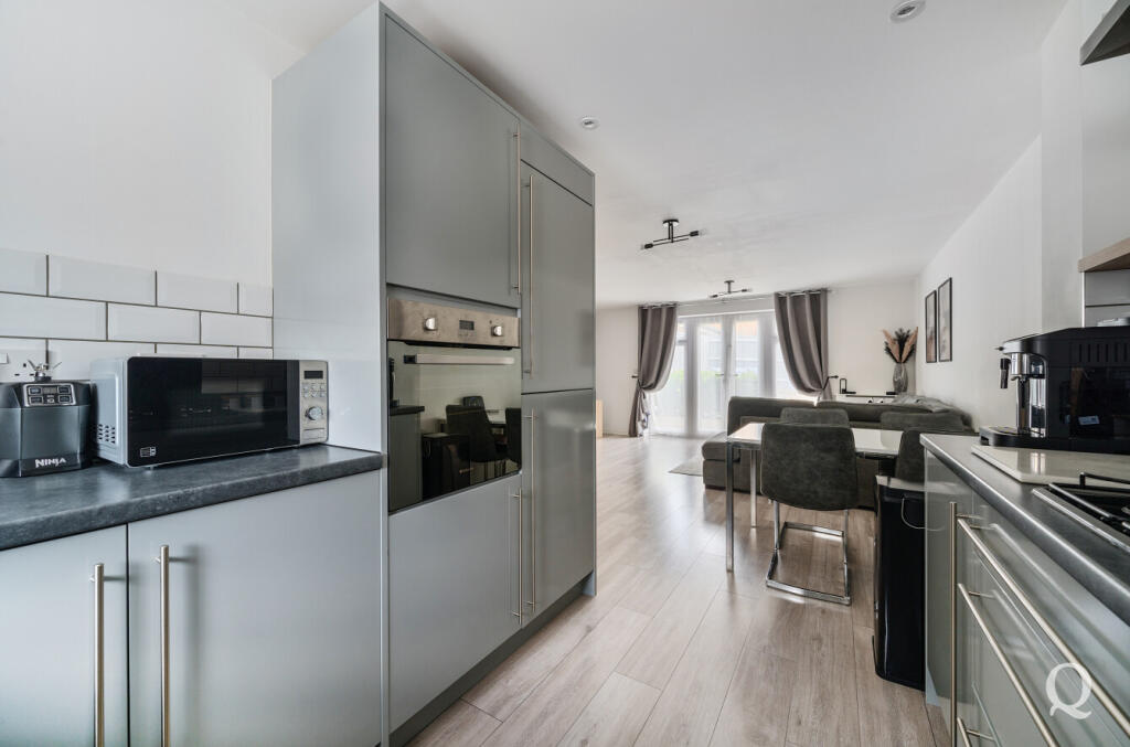 90d9de6a-3693-417...