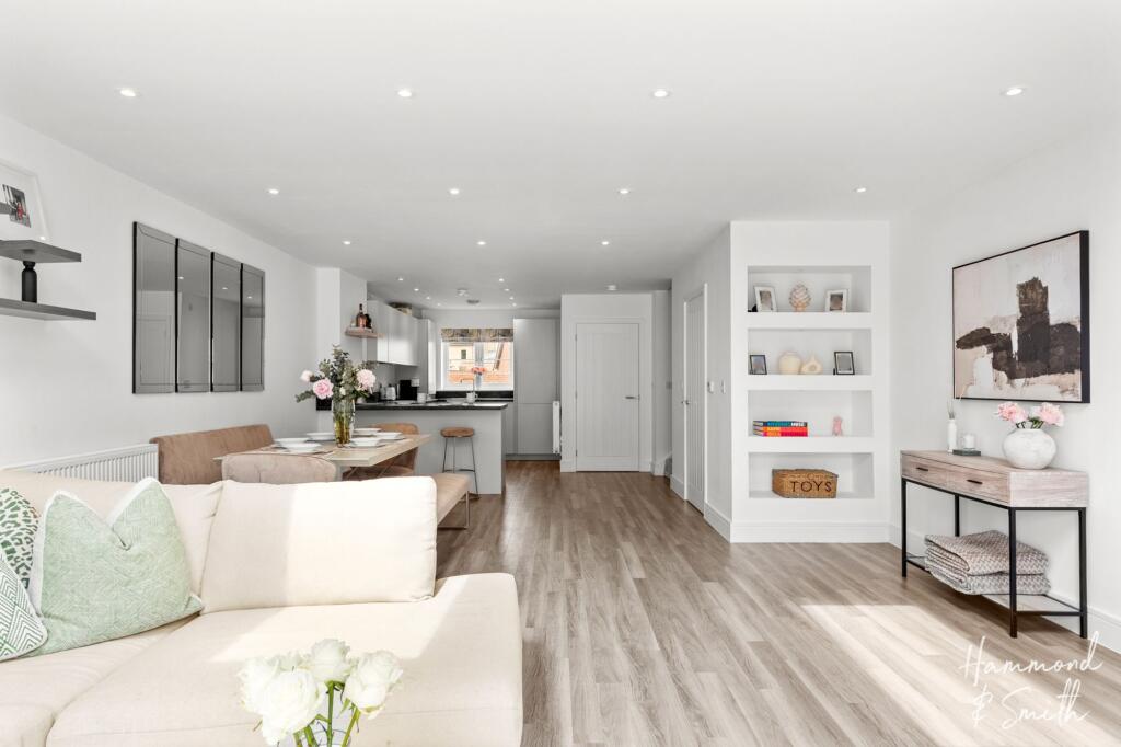Lounge / Dining Area