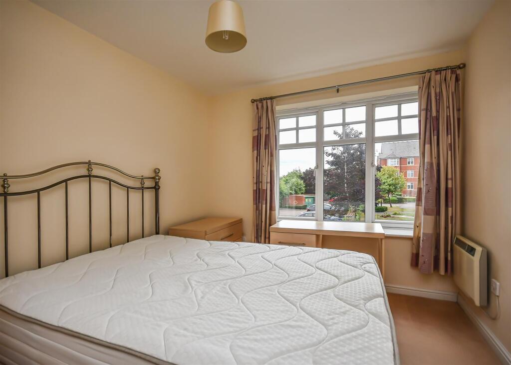 37 Pennant Court-Bedroom 1.jpg