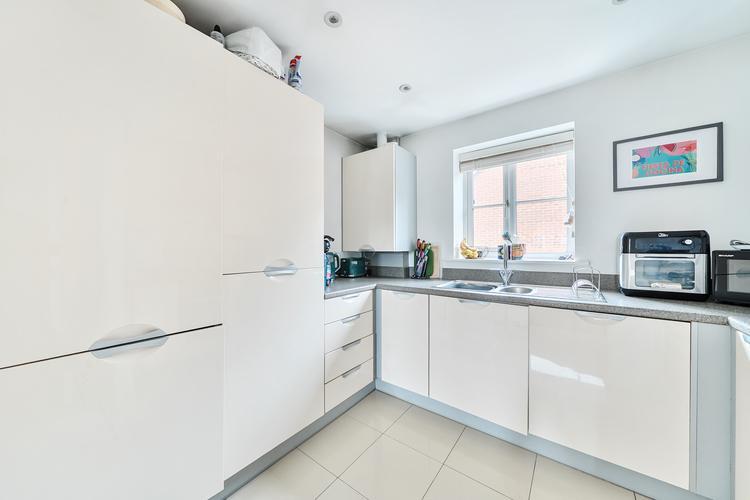 1289490 17 6825b13fe8a50 ARW