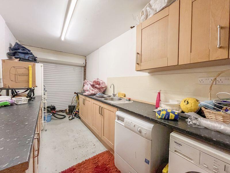 GARAGE/UTILITY