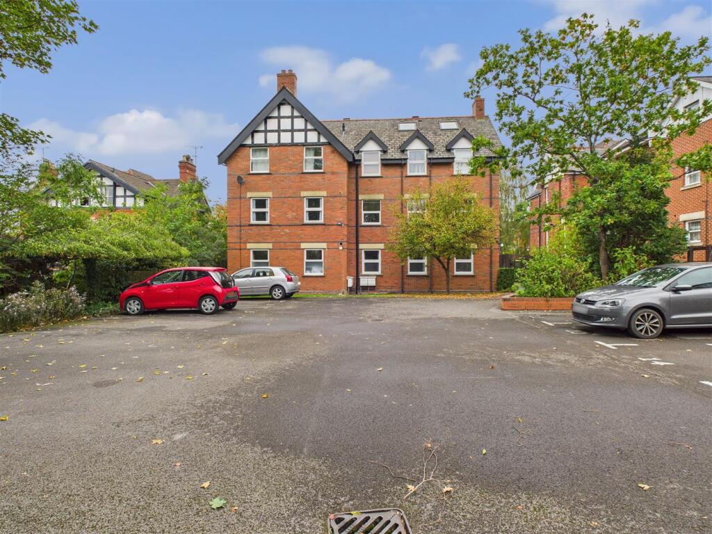 2-bed-apartment-eldorado-road (2).jpg