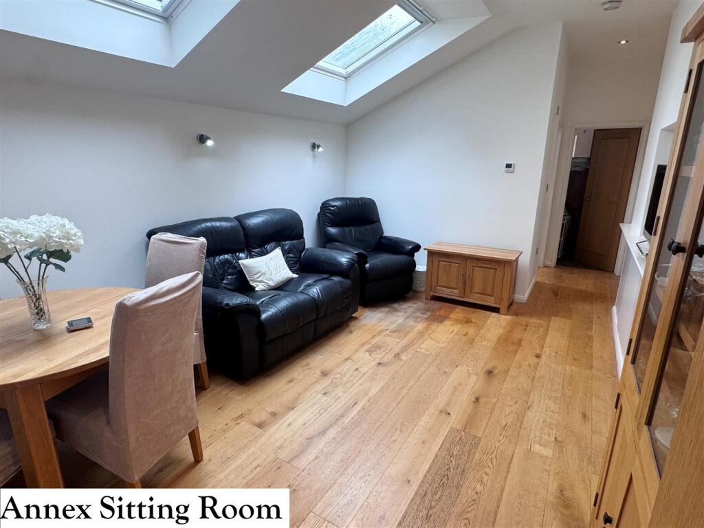 Annexe Living Area 3.1.JPG