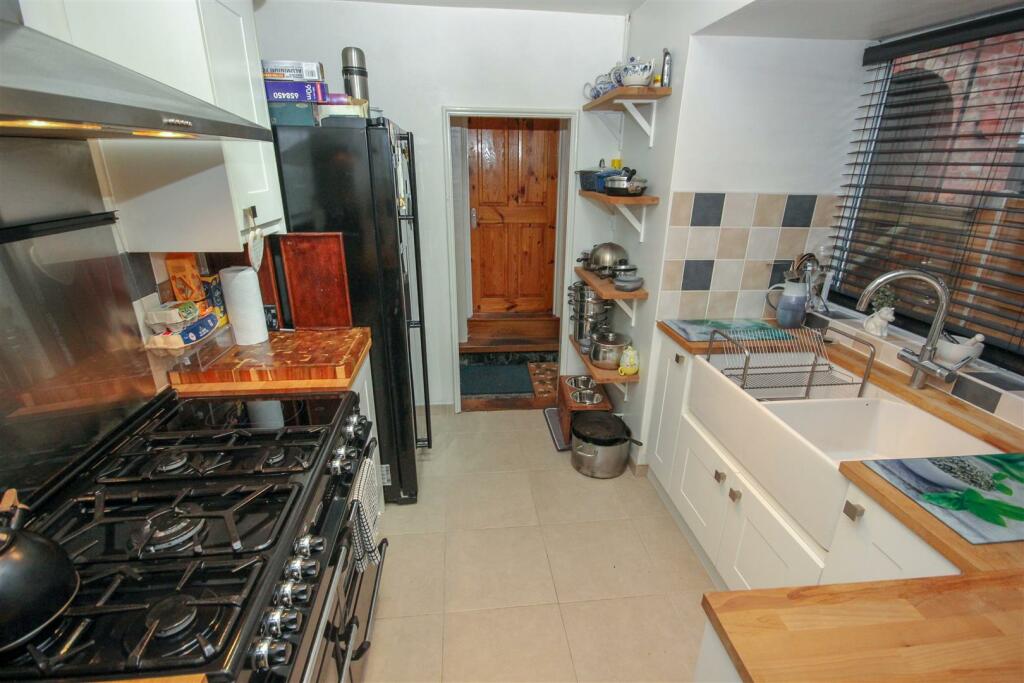 Kitchen1.jpg