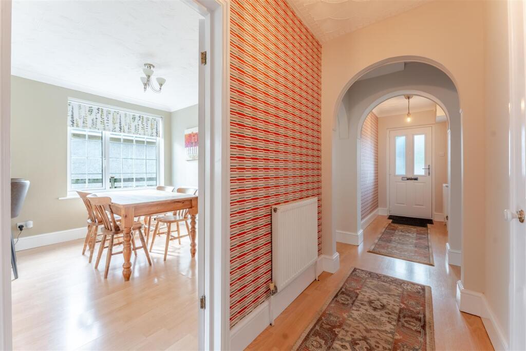 28 Bishops Road, BS49 4NG 42.jpg