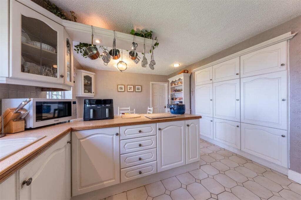 16 The Coppice-003.jpg