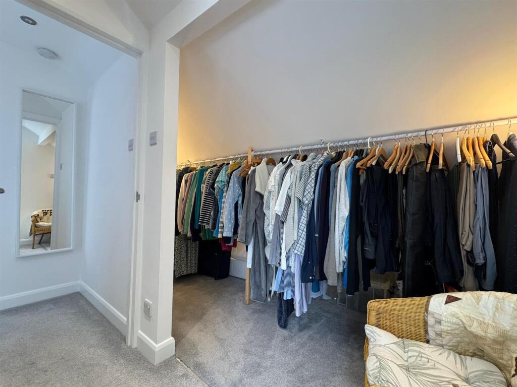 Master bedroom (4).jpg