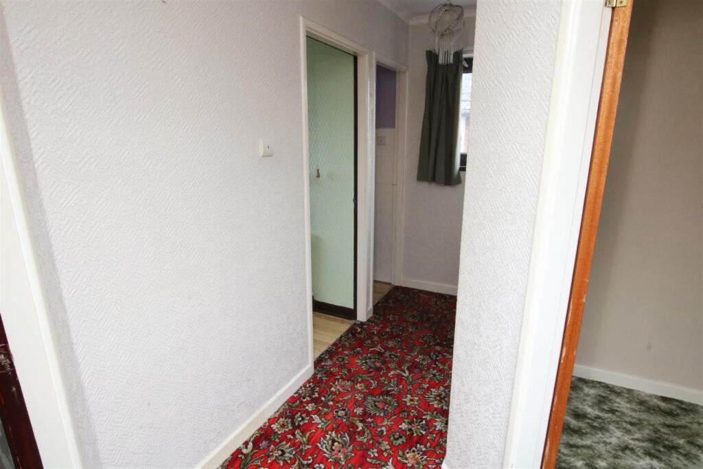 FIRST FLOOR LANDING