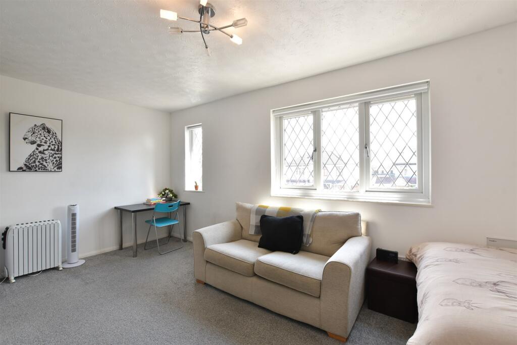 Living Room/Bedroom