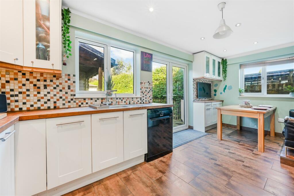 THE GREEN, 16-33.jpg