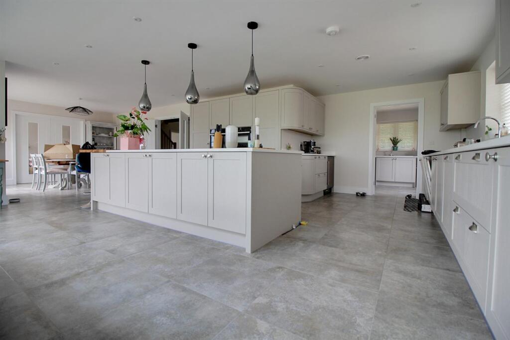 Kitchen 3.jpg