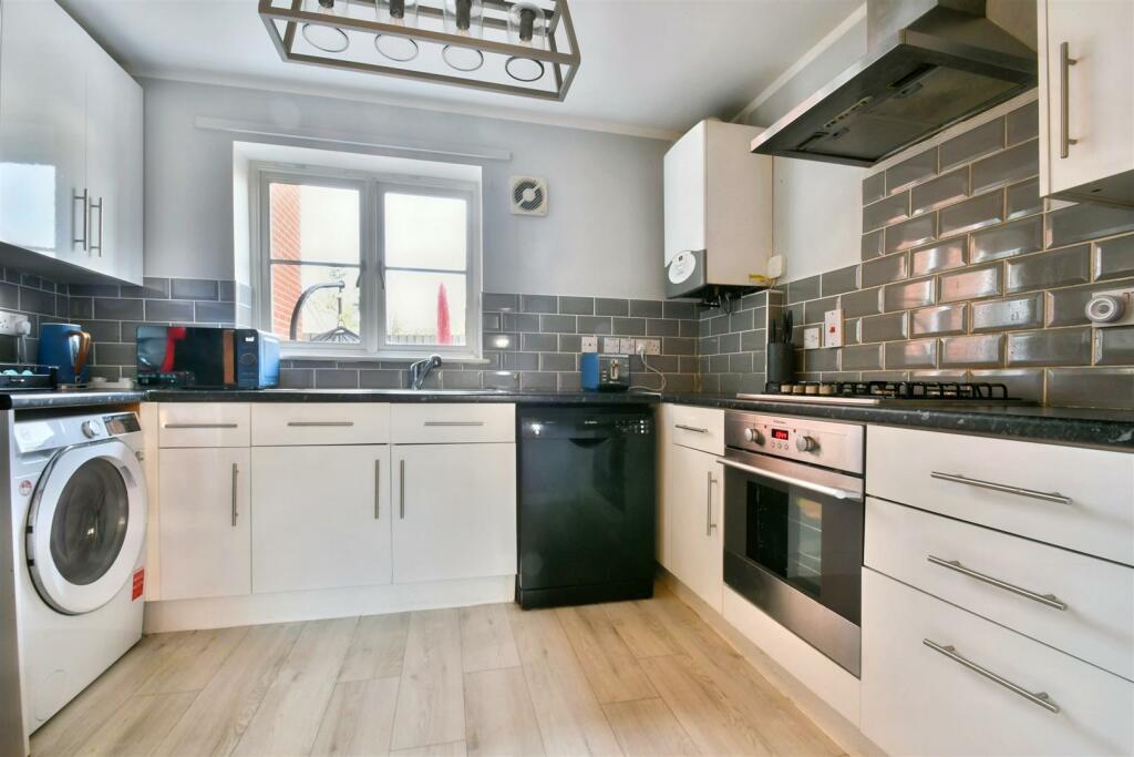 Kitchen.JPG