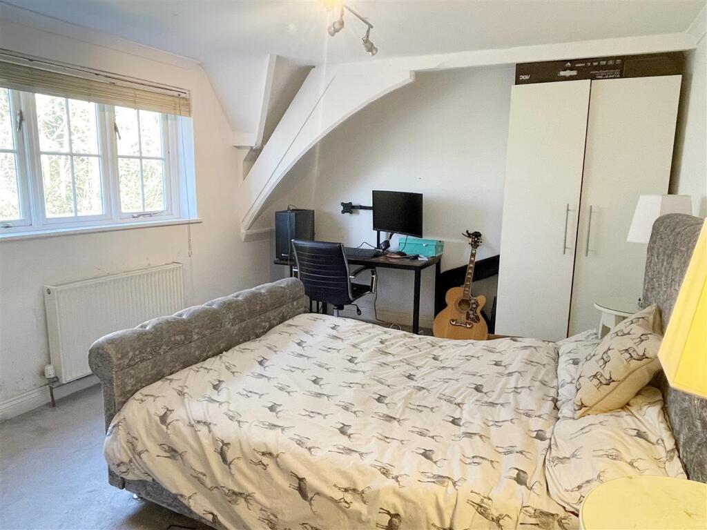 Bed 4.JPG