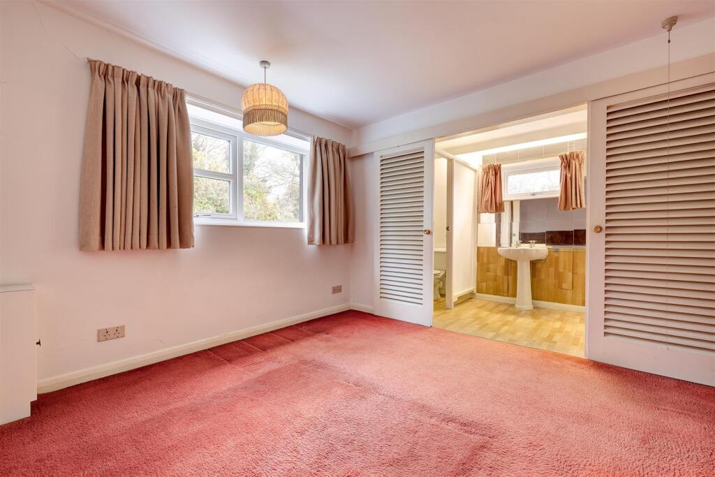 DE15 0PT 82aARE-022.jpg