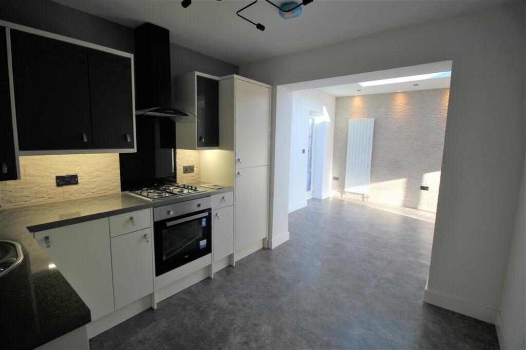 kitchen 2 .jpg