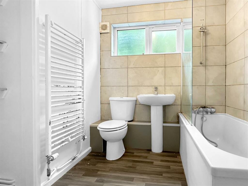 Bathroom 1.jpg