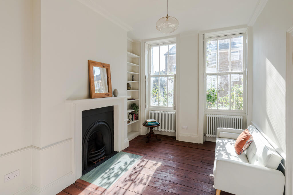 314167 - 24 Surrey Square-4.jpeg