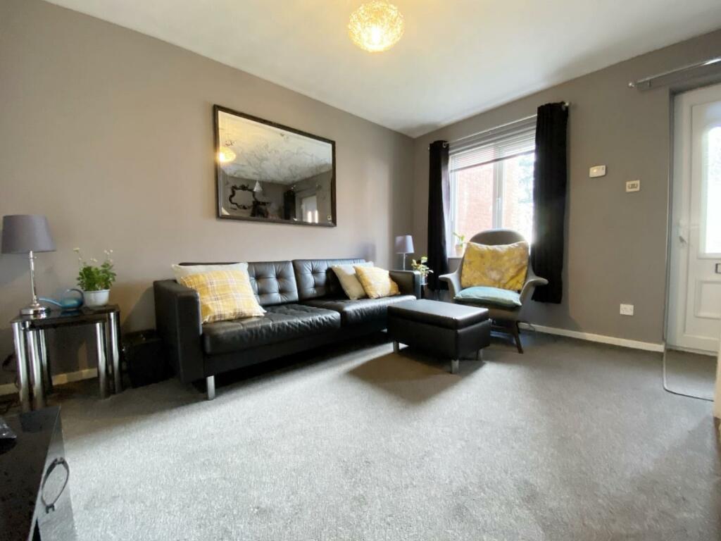 Lounge 1.jpg
