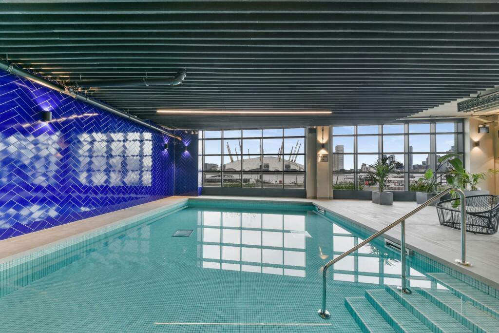 POOL.jpeg