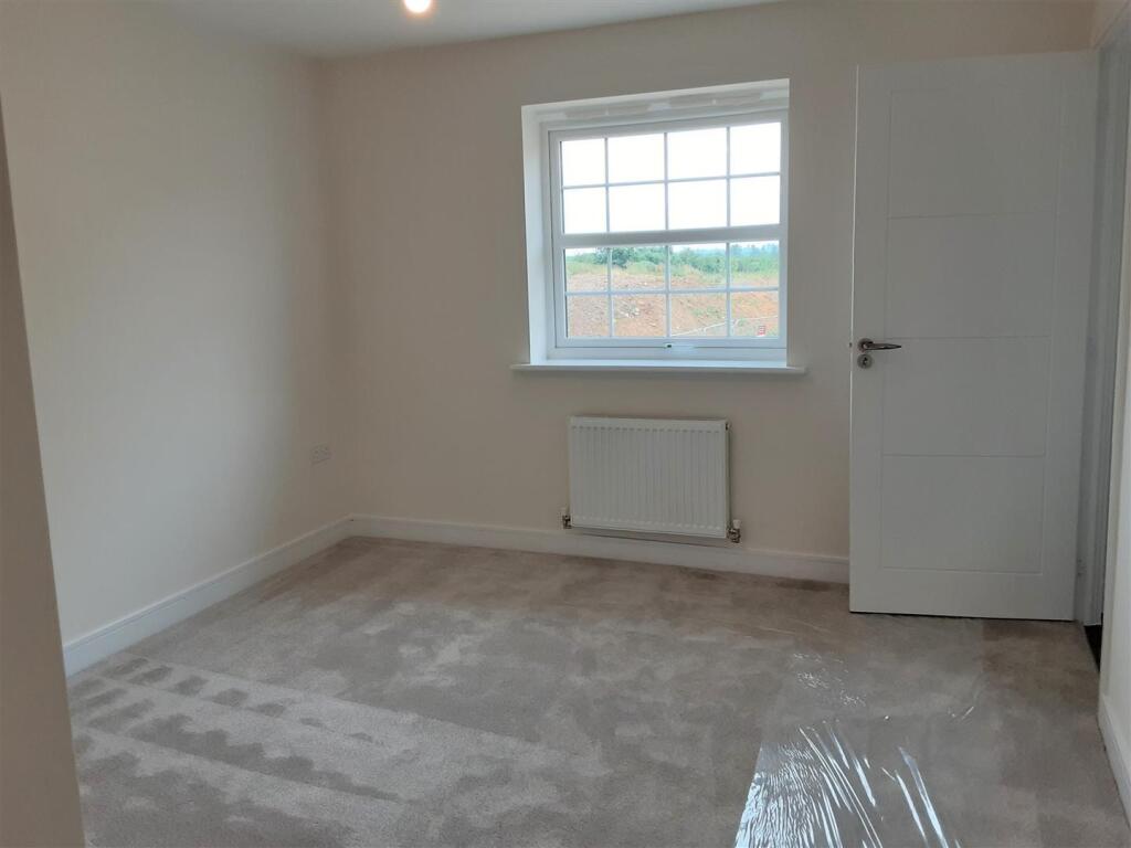 Bedroom 1.jpg