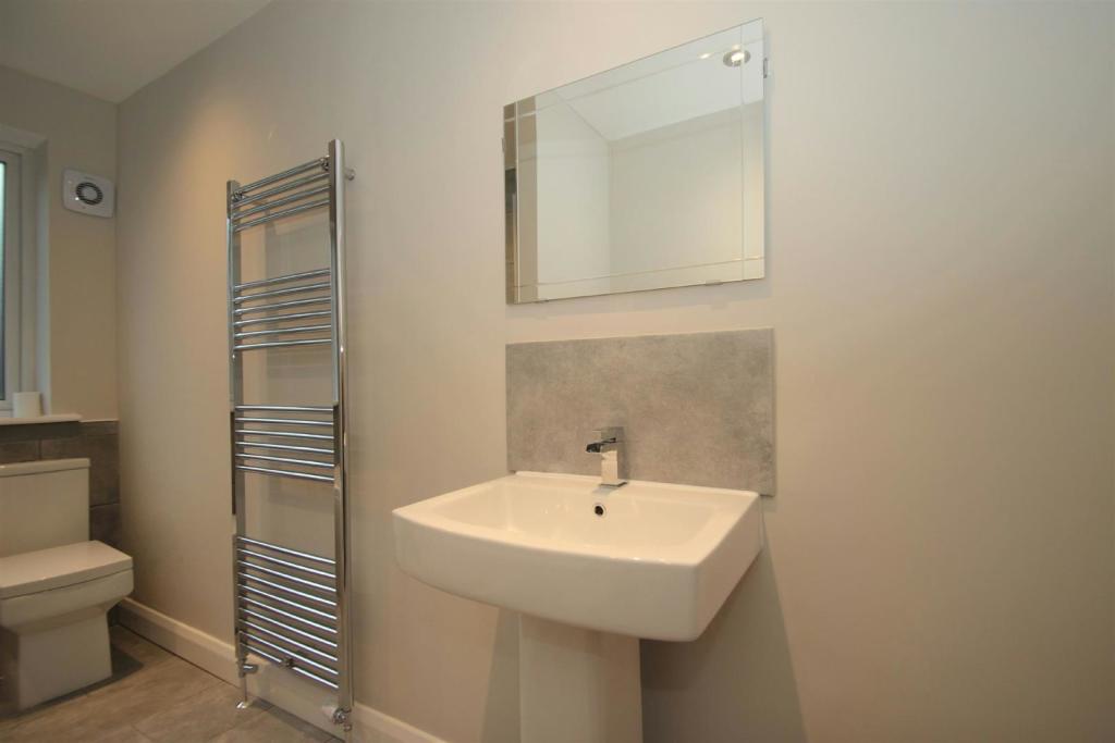 Bathroom Aspect 2