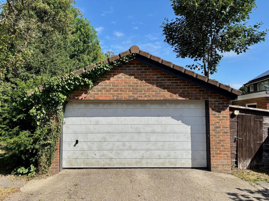 GARAGE.jpg