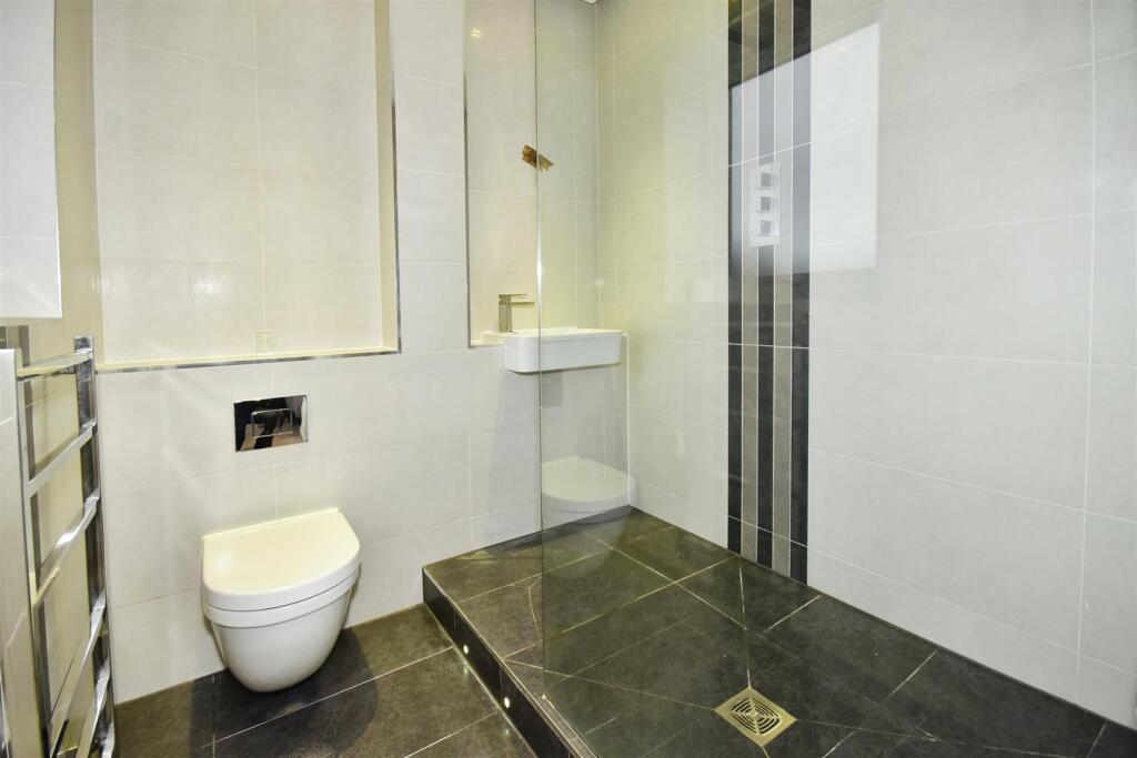 Bedroom One en-suite