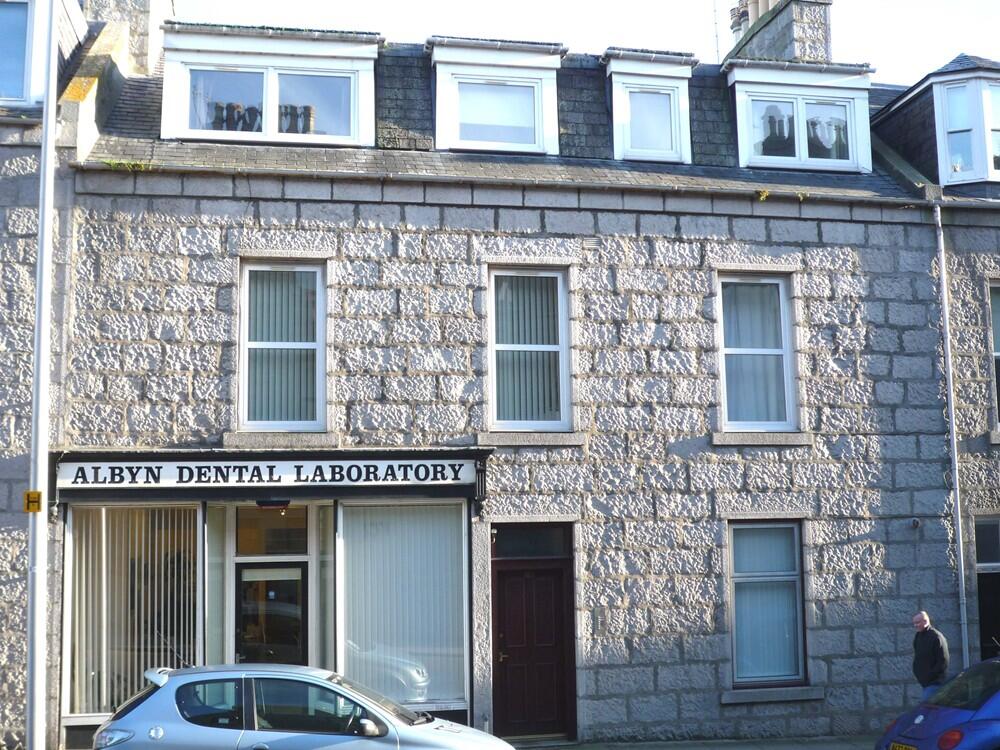 CROWNST183