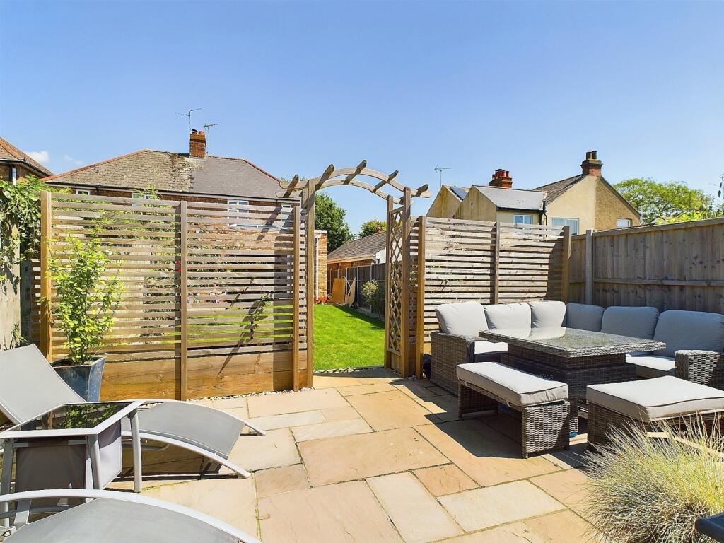 CAM01909G0-PR0211-STILL030