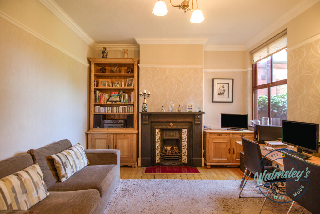 Dining room &amp; fireplace