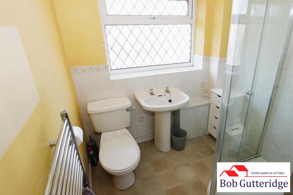FIRST FLOOR SHOWER ROOM