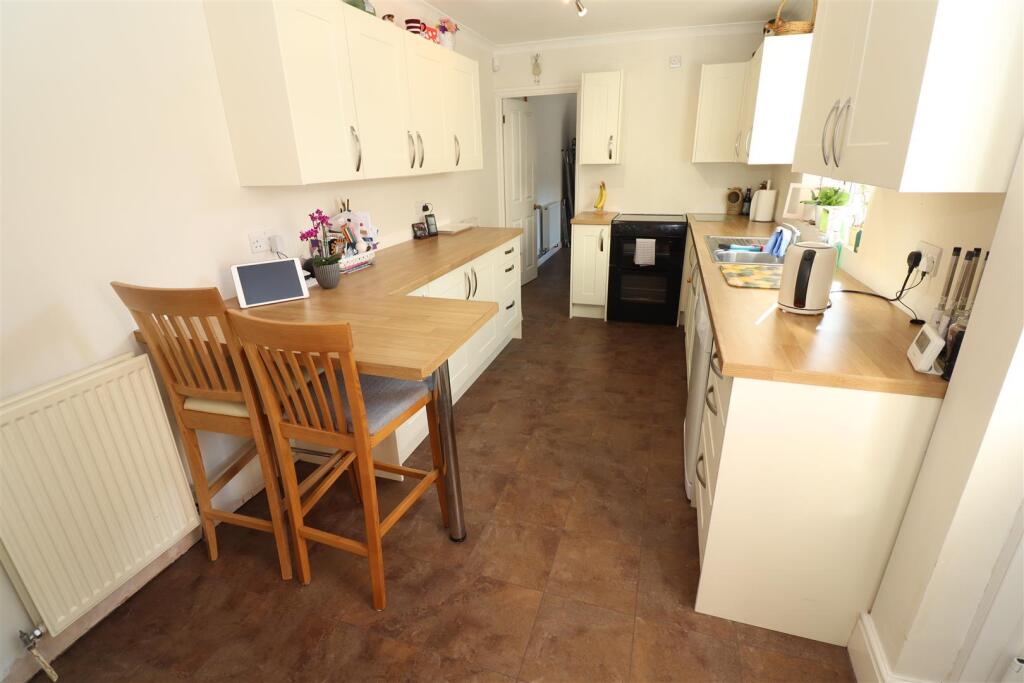 Kitchen/ Breakfast Room