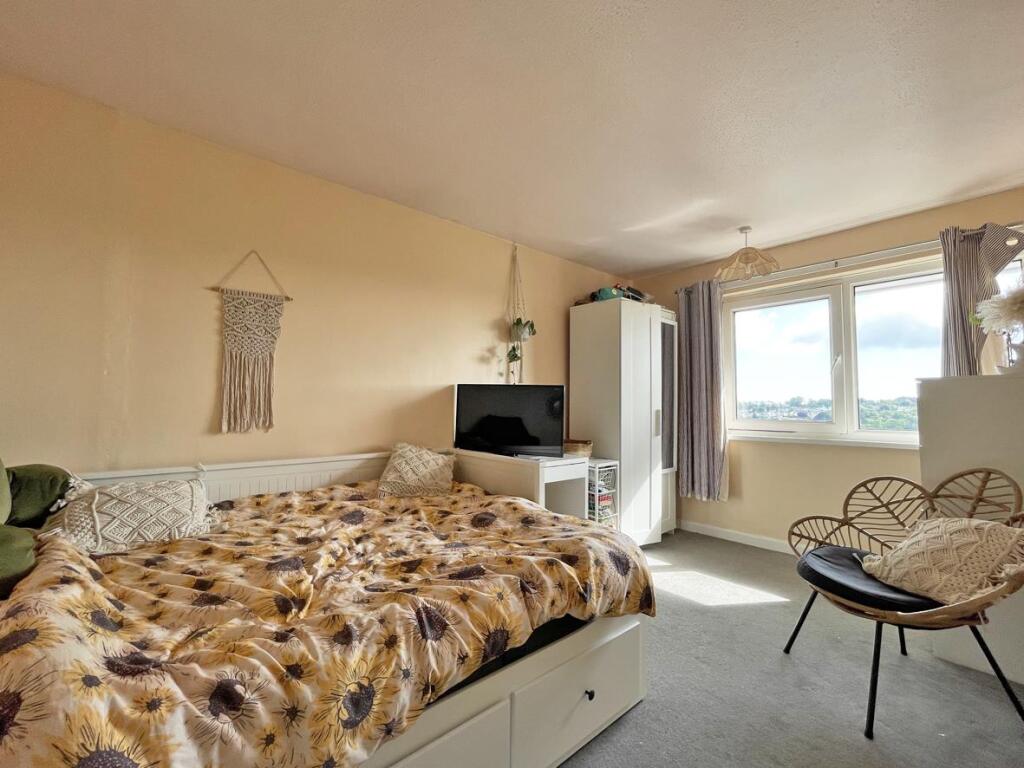 Ditton Court 7 - Bed 2.jpg