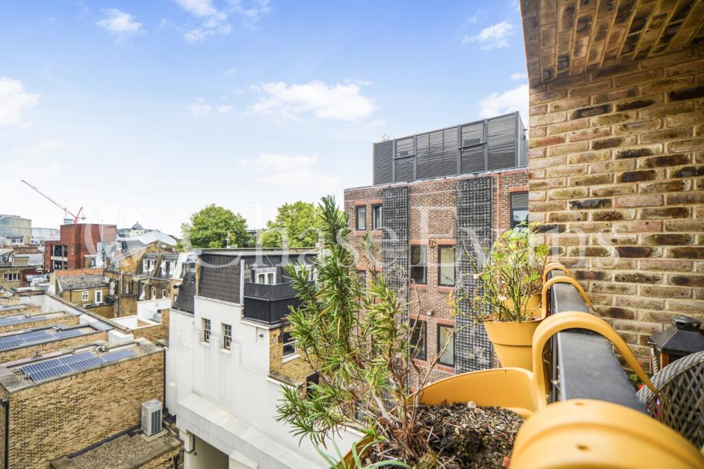 Hand Axe Yard, St Pa