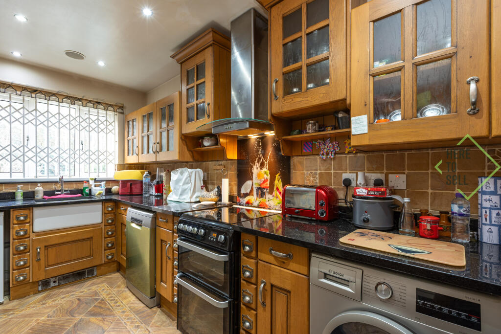 29 Oak Hill, Woodford Green, IG8 9NX-10