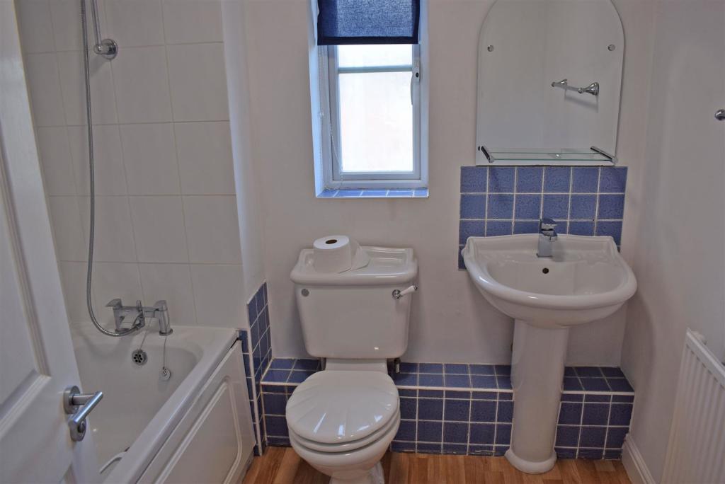 Family Bathroom.jpg
